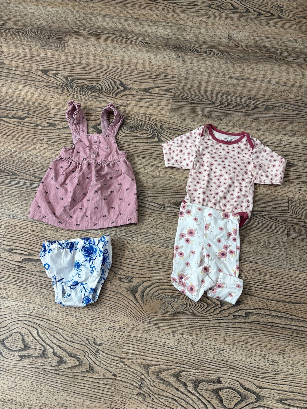 Baby girl clothes bundle size 12 months - Picture 15 of 16